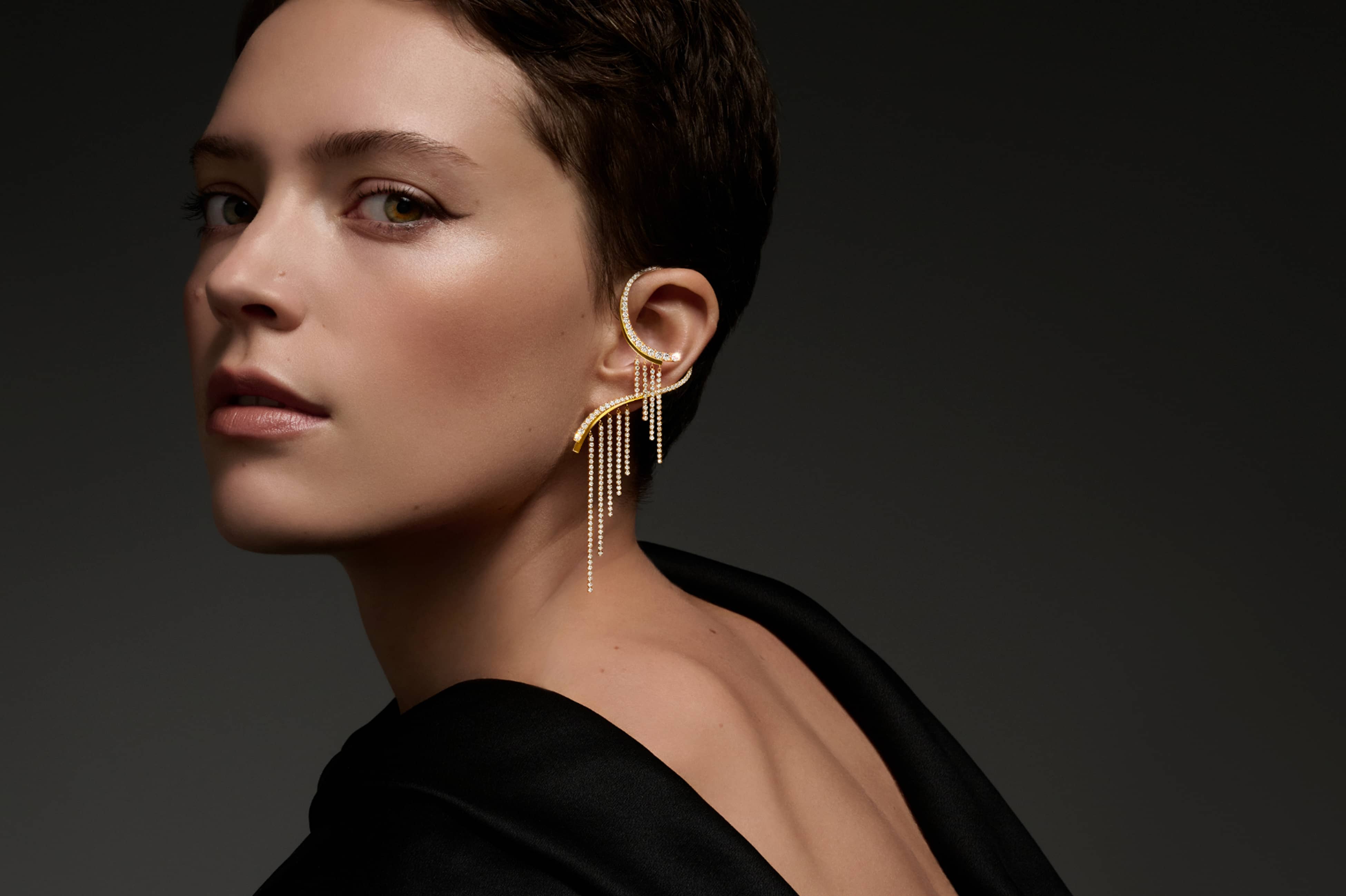 华灯璀璨 与光共舞 <br>AHKAH 品牌焕新重塑暨 chandelier 系列新品发布